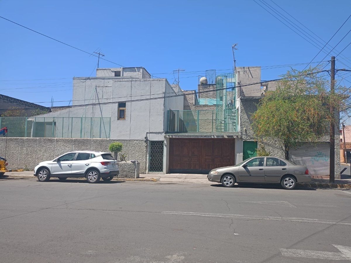 CASA CON USO MIXTO IZTAPALAPA