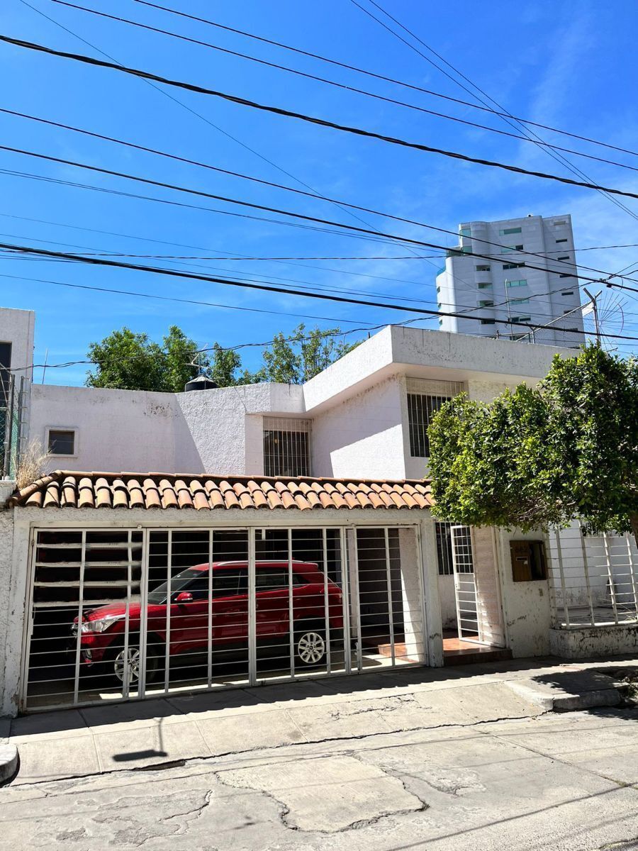 Casa en Venta, Altamira, cerca a Plaza Patria, Zapopan