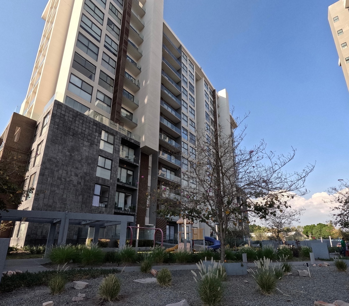 1 de 25: Condominio cerrado con seguridad 24/7.