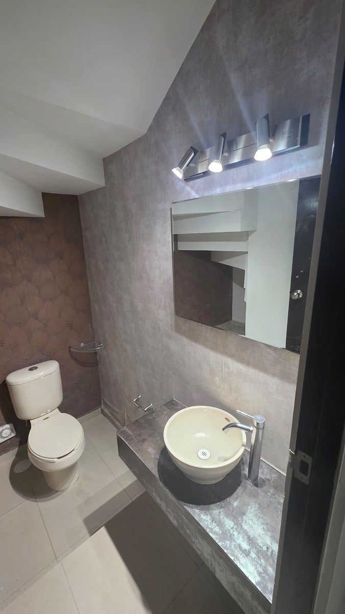 10 de 41: BAÑO DE VISITAS