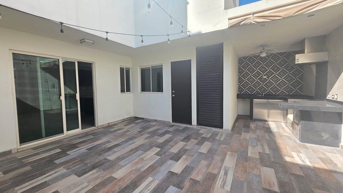 40 de 50: PATIO AMPLIO CON ÁREA PARA ASADOR