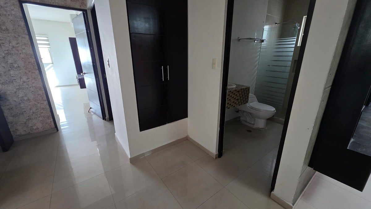 30 de 50: BAÑO COMPLETO EN SEGUNDA PLANTA