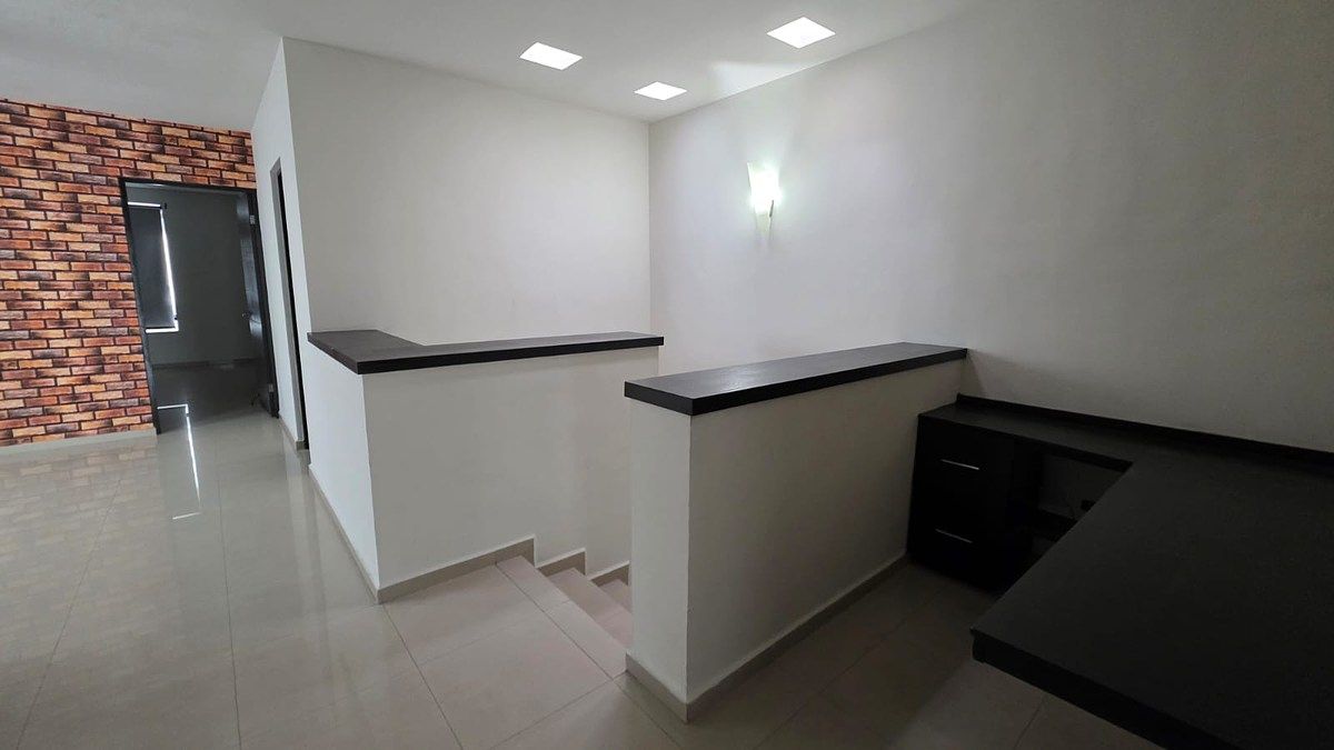 17 de 50: PLANTA ALTA. ESTANCIA CON MUEBLE DE TV