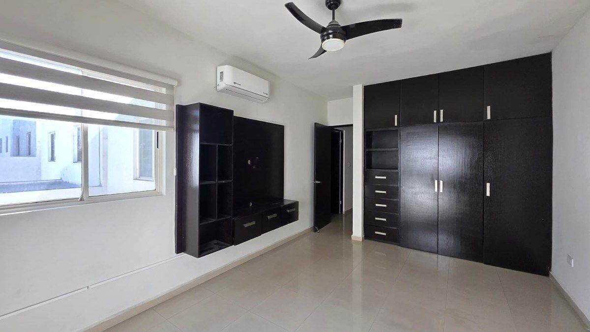 27 de 41: REC #2 CON CLOSET, MUEBLE DE TV, CLIMA, ABANICO Y PERSIANAS