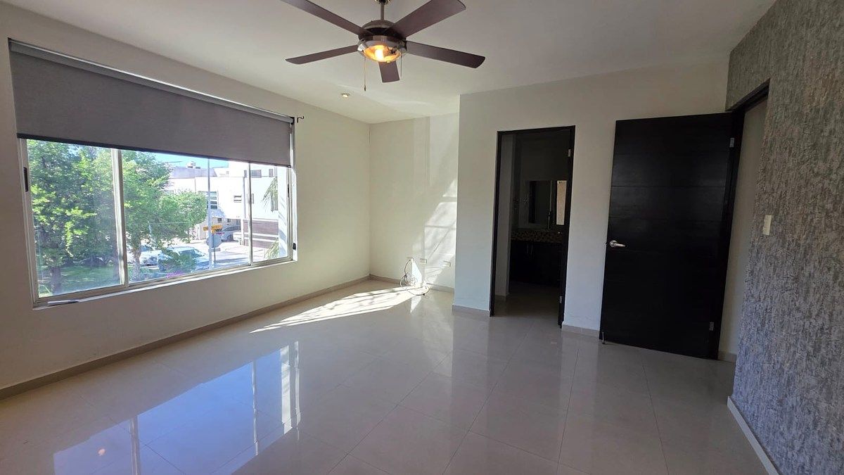 19 de 41: REC PRINCIPAL CON CLIMA, ABANICO Y BAÑO VESTIDOR