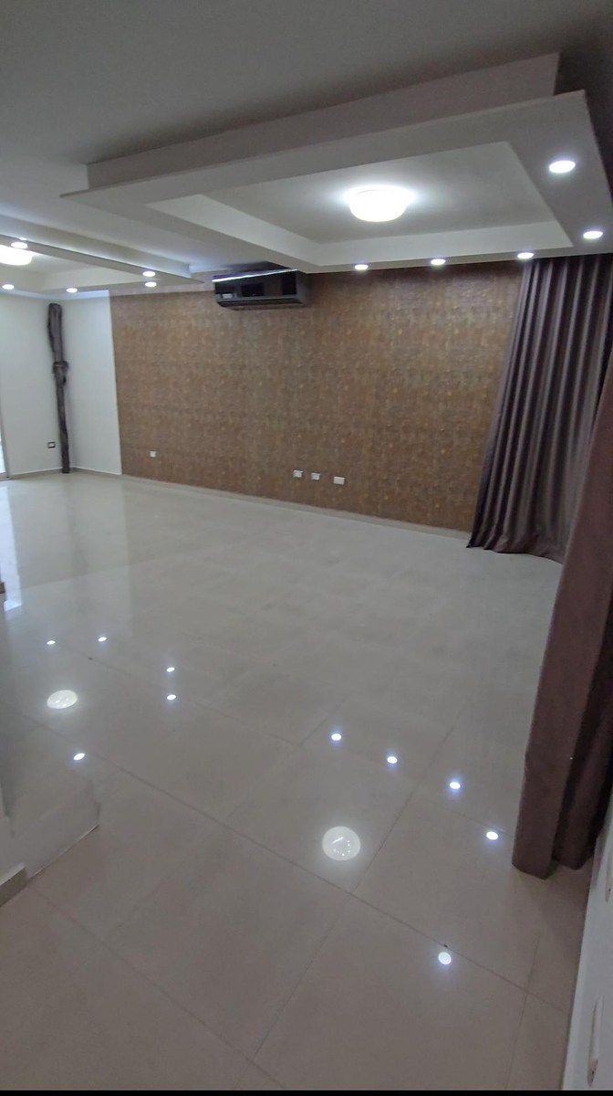 6 de 50: SALA Y COMEDOR CON CLIMA Y CORTINAS