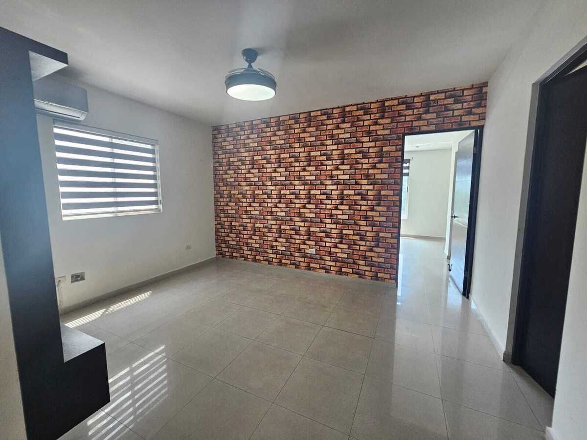 17 of 41: PLANTA ALTA. ESTANCIA CON MUEBLE DE TV