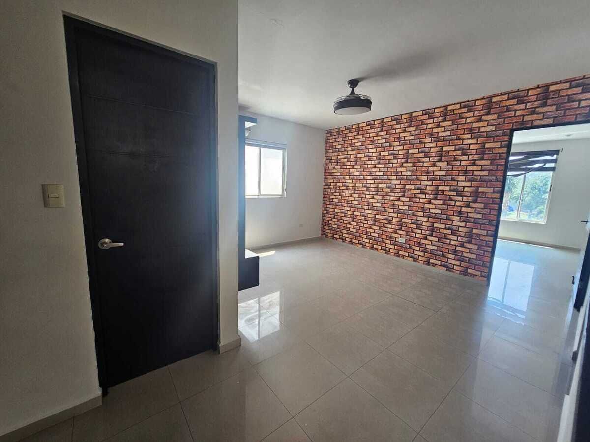 24 de 41: PLANTA ALTA. ESTANCIA CON MUEBLE DE TV