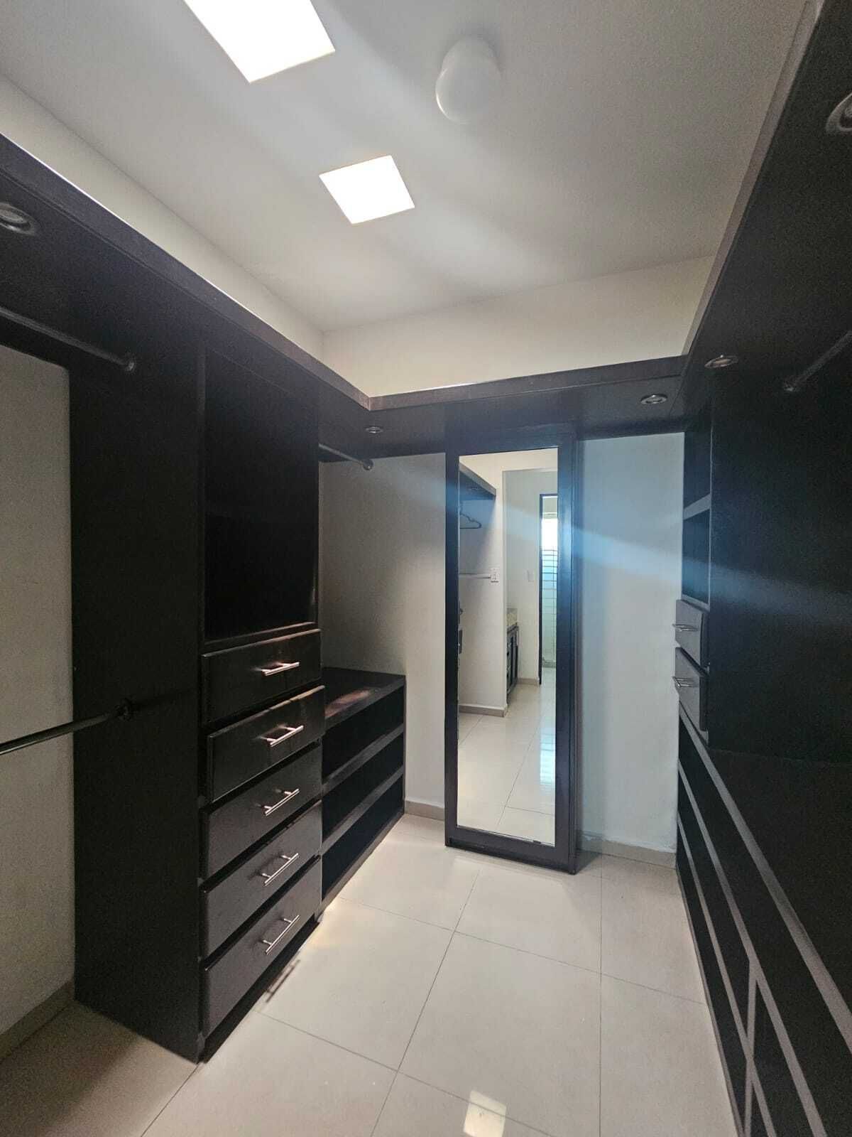 25 of 41: REC PRINCIPAL CON BAÑO VESTIDOR