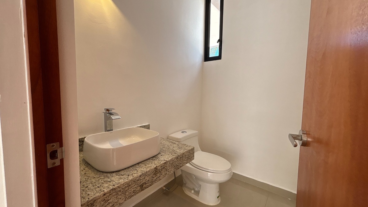 9 de 24: Medio Baño