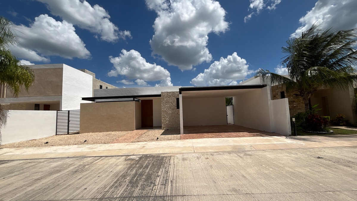 2 de 24: Fachada Principal