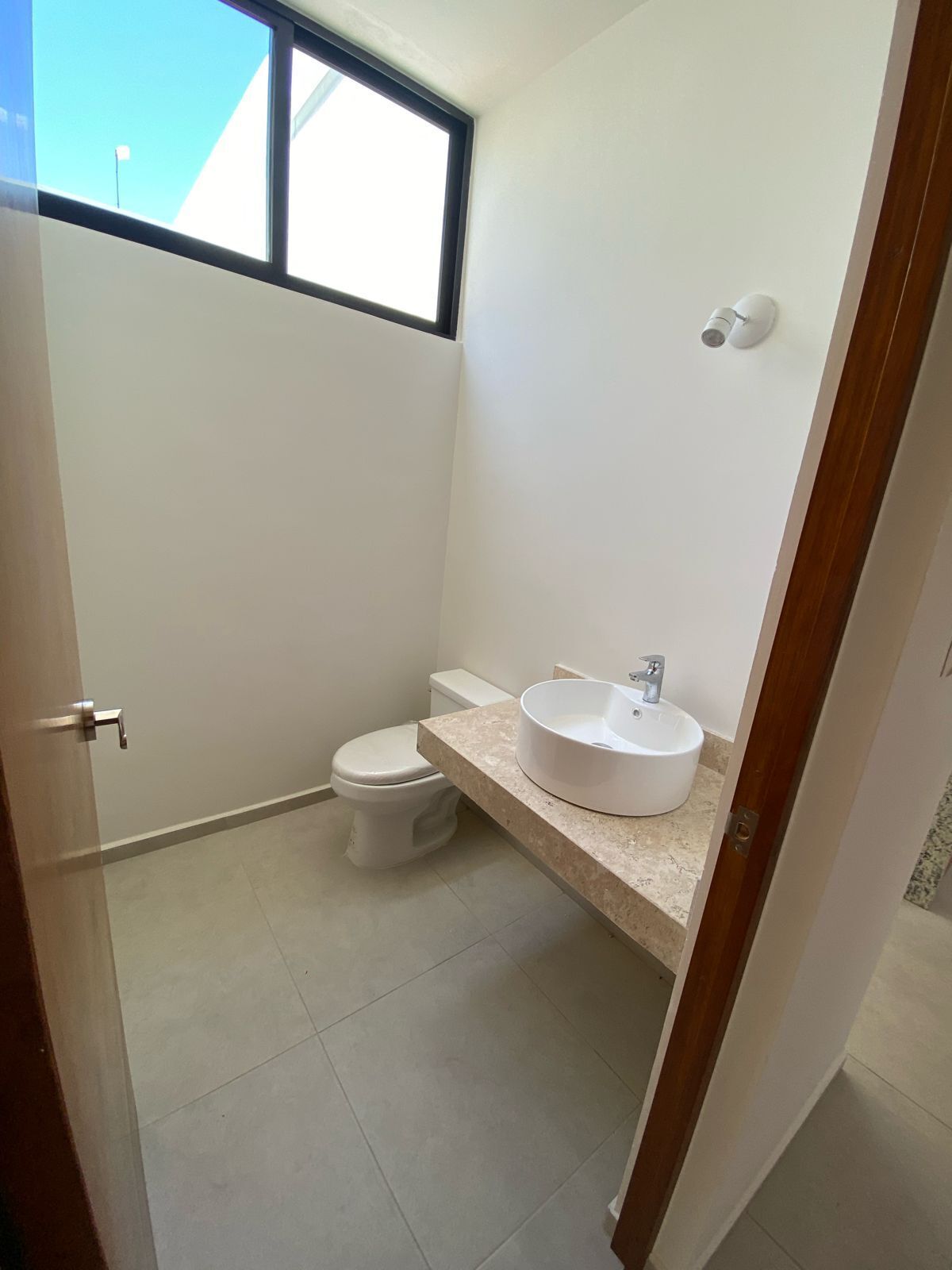 7 de 24: Medio Baño