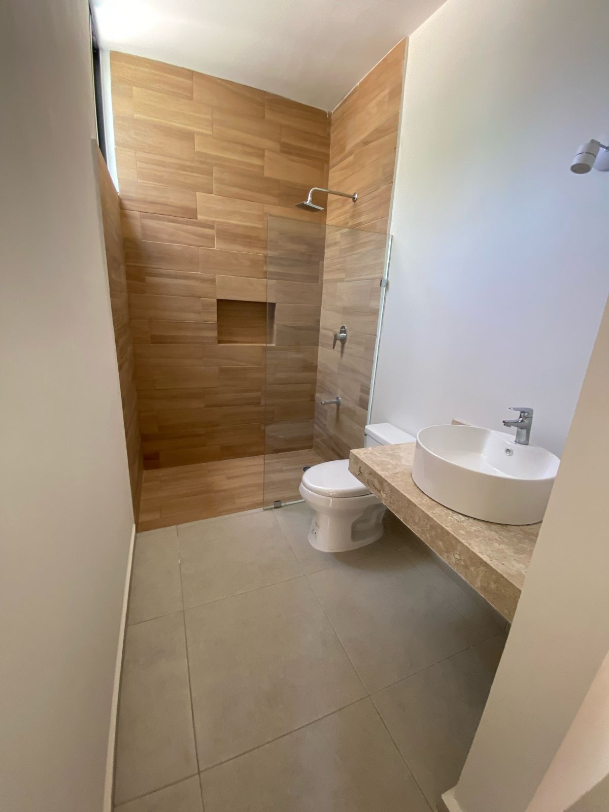 12 de 24: Baño Segunda Habitación