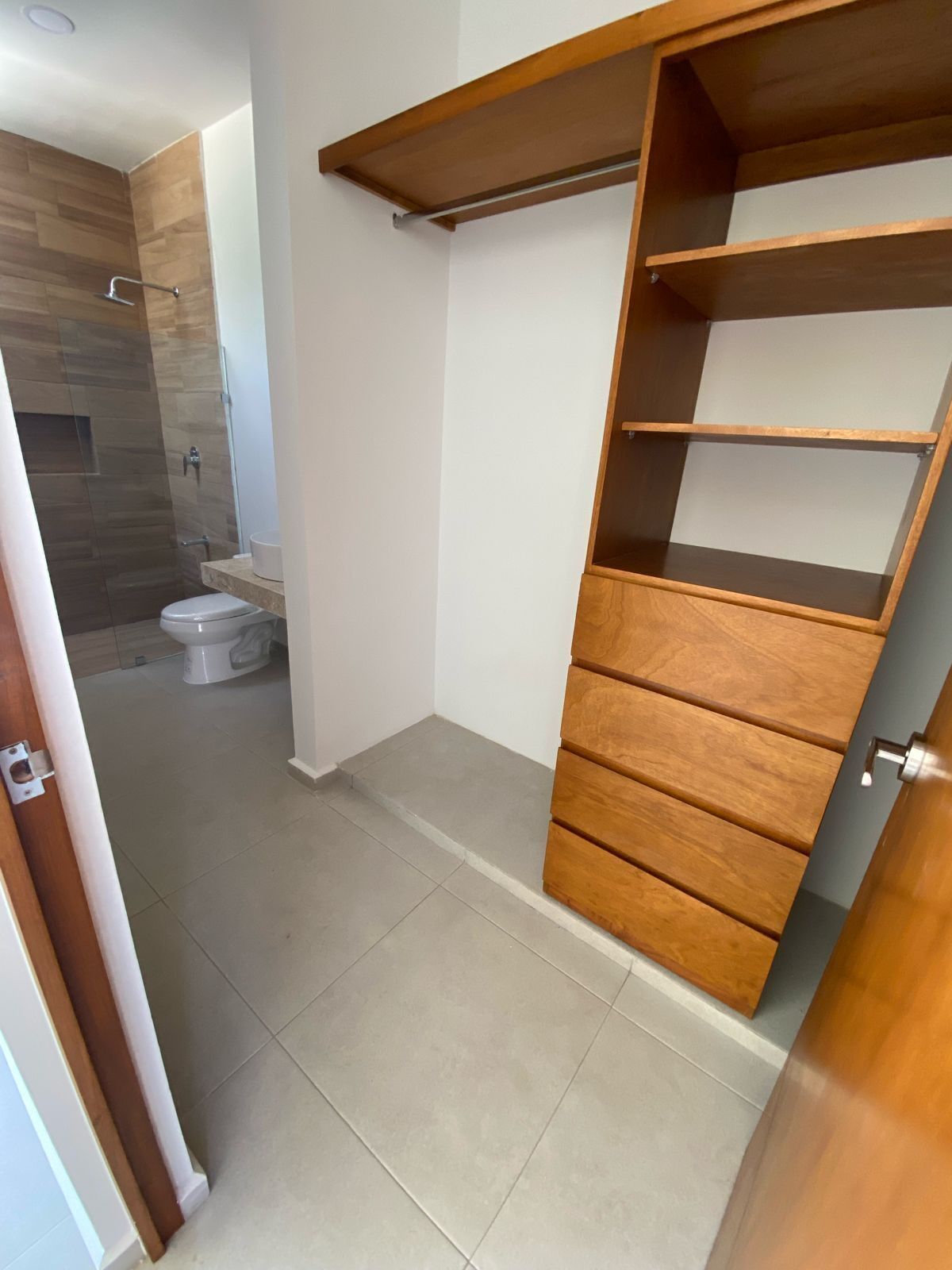 13 de 24: Closet Vestidor Segunda Habitación