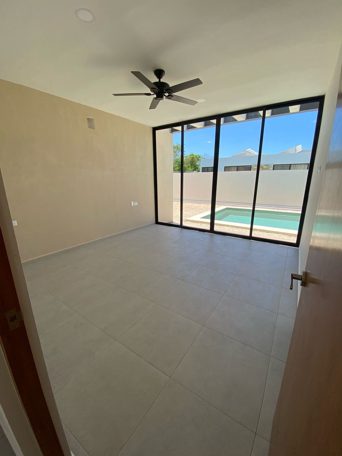 11 de 24: Segunda Habitación