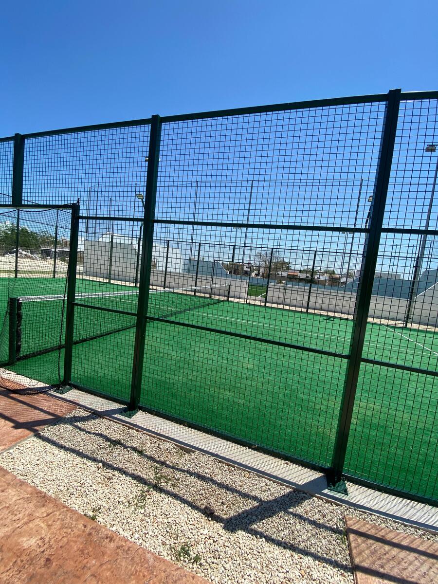 21 de 24: Cancha de Tenis