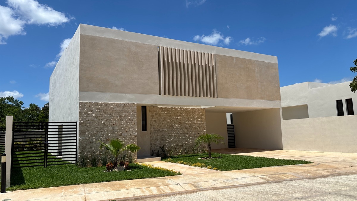 2 de 24: Fachada Principal