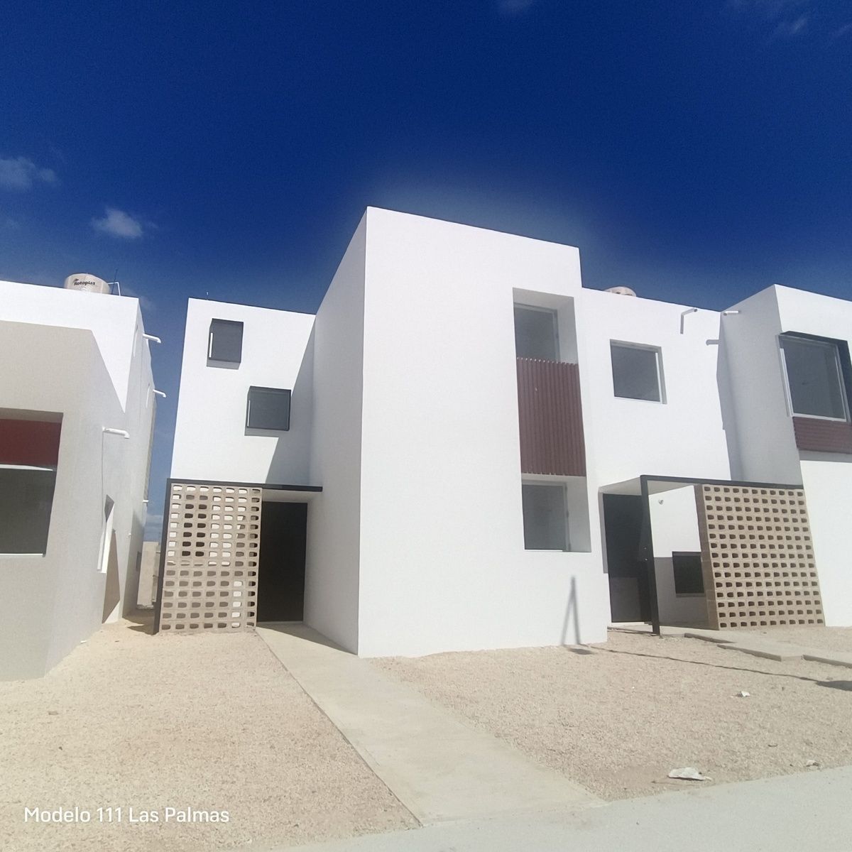 1 de 7: Fachada principal