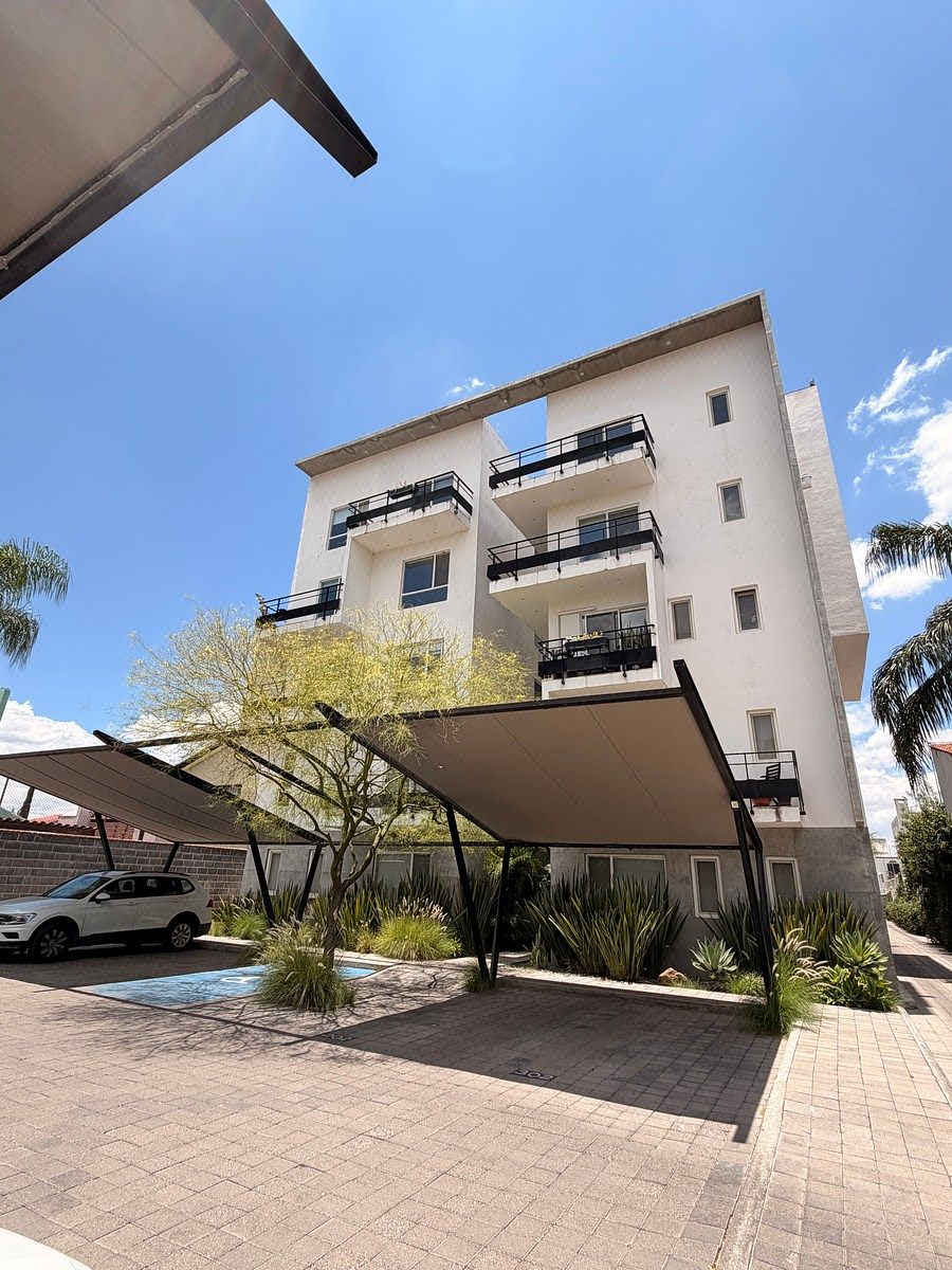 Penthouse en renta o venta AM 211 zona Calicantos