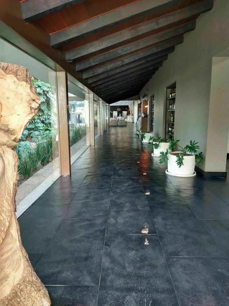 28 de 49: área de restaurante