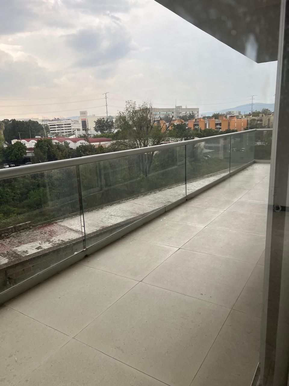 17 de 34: balcón