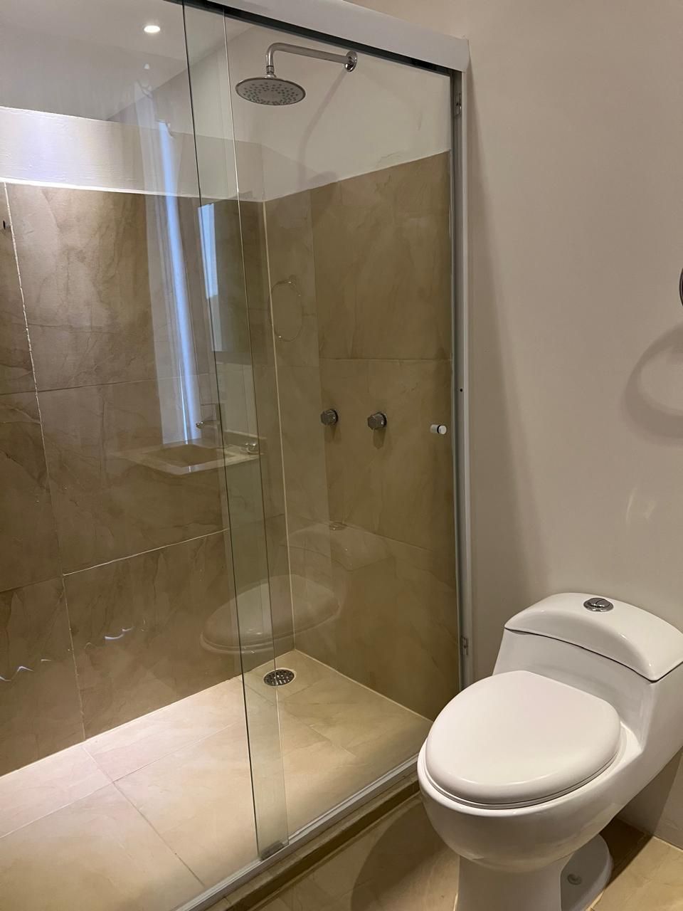 29 de 34: baño de recámara principal