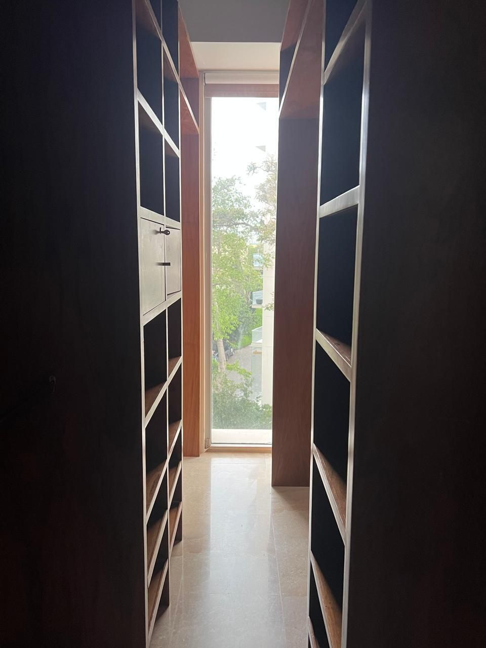 31 de 34: clóset vestidor para recámara principal