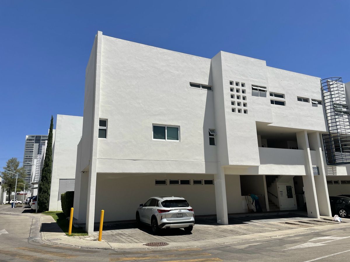 1 of 40: fachada