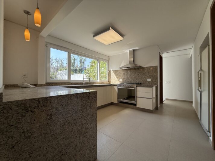4 of 24: Cocina