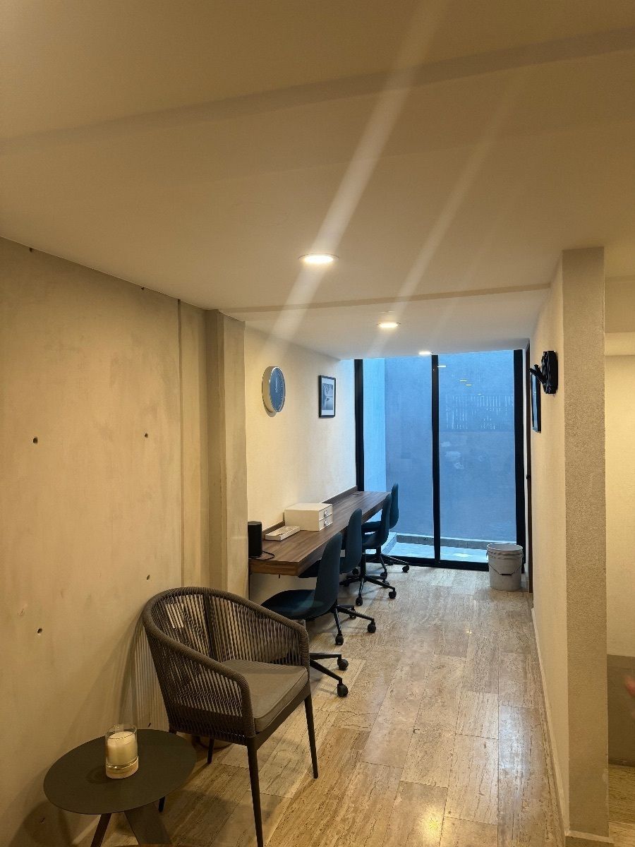 8 de 18: Salón común con Internet