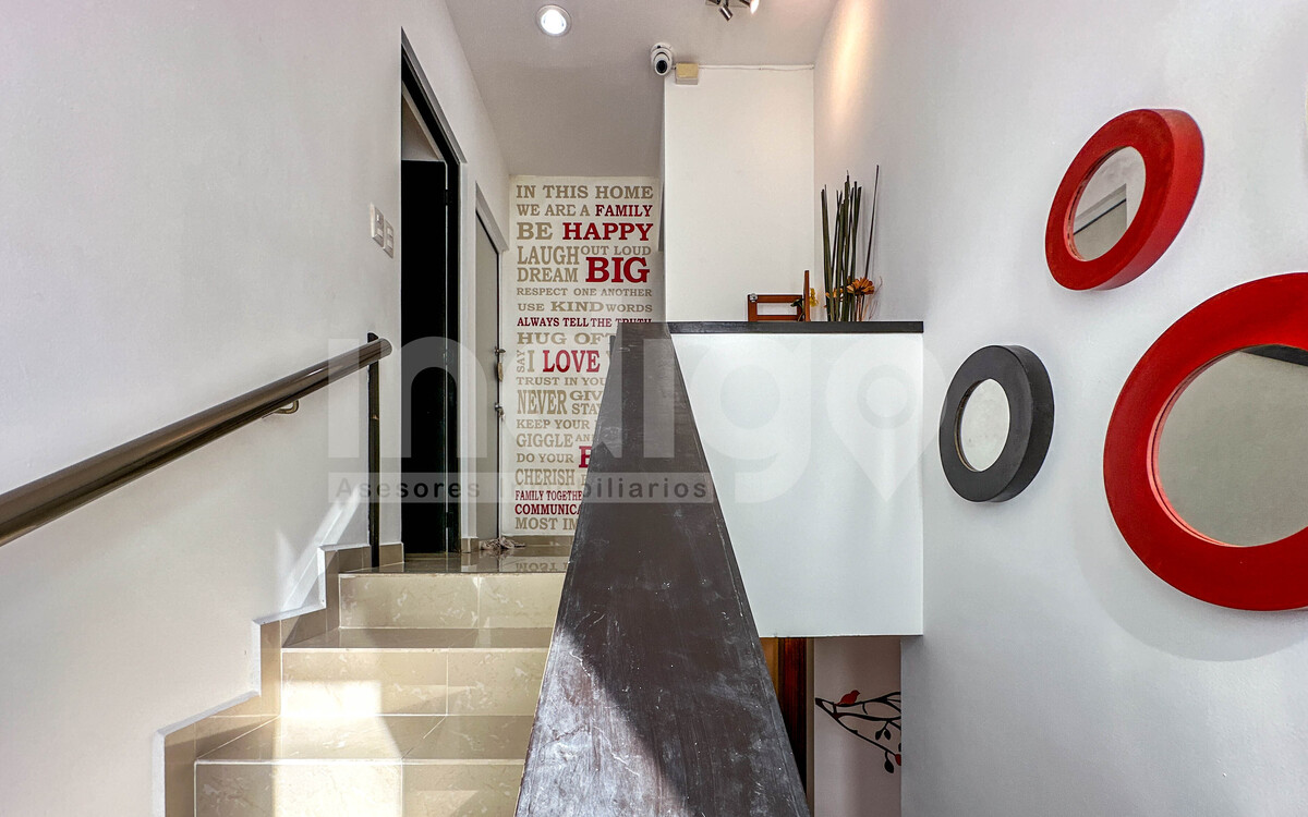 25 de 48: Escalera Planta Alta