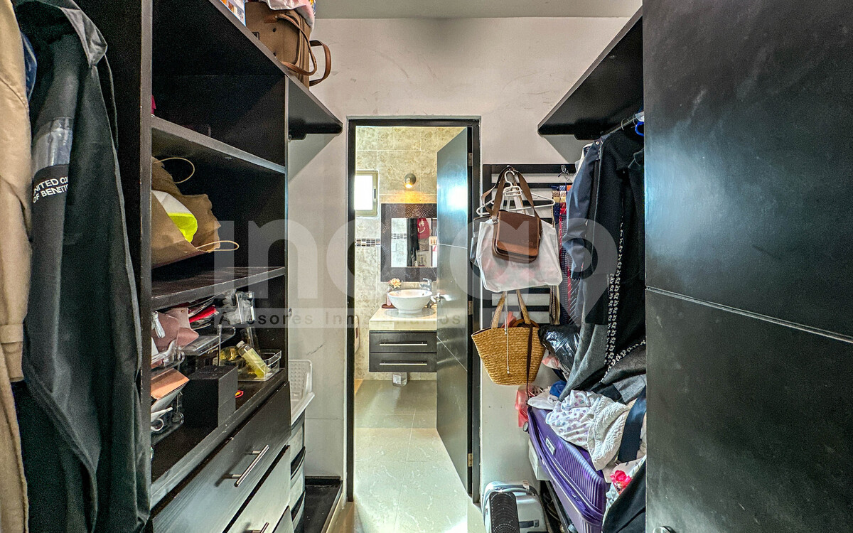 29 de 48: Vestidor Recámara Principal