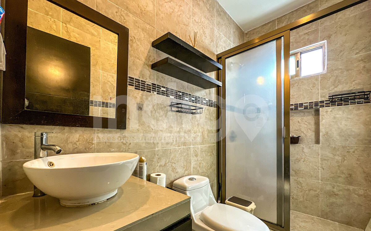 33 de 48: Baño Recámara Secundaria en Planta Alta