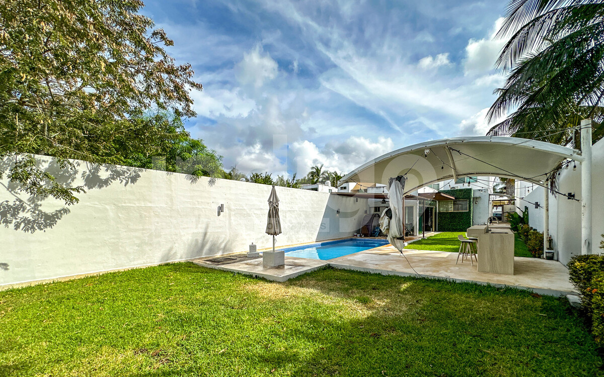 46 de 48: Fachada Trasera