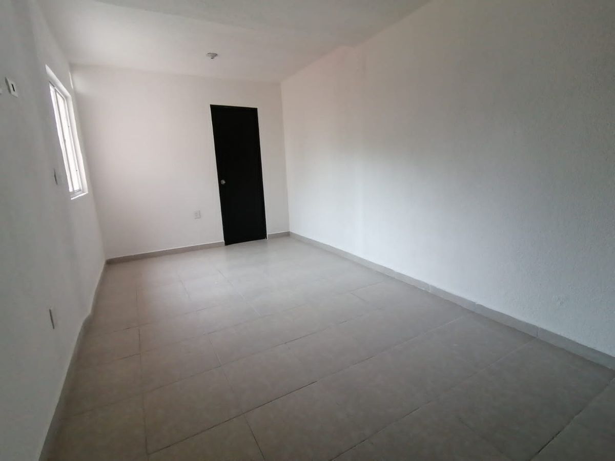 10 of 21: Recamara principal con baño vestidor