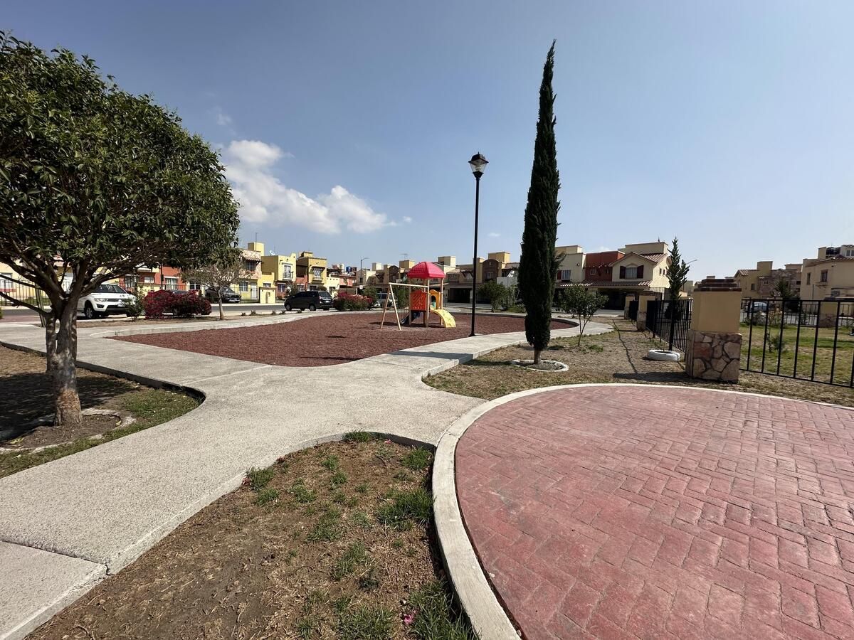 17 of 21: Area de juegos