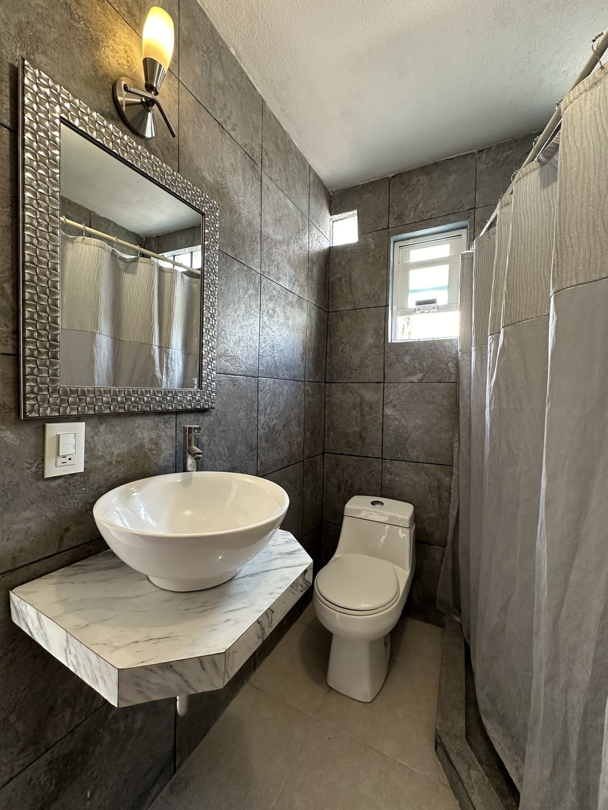 11 of 21: Baño de recamara principal