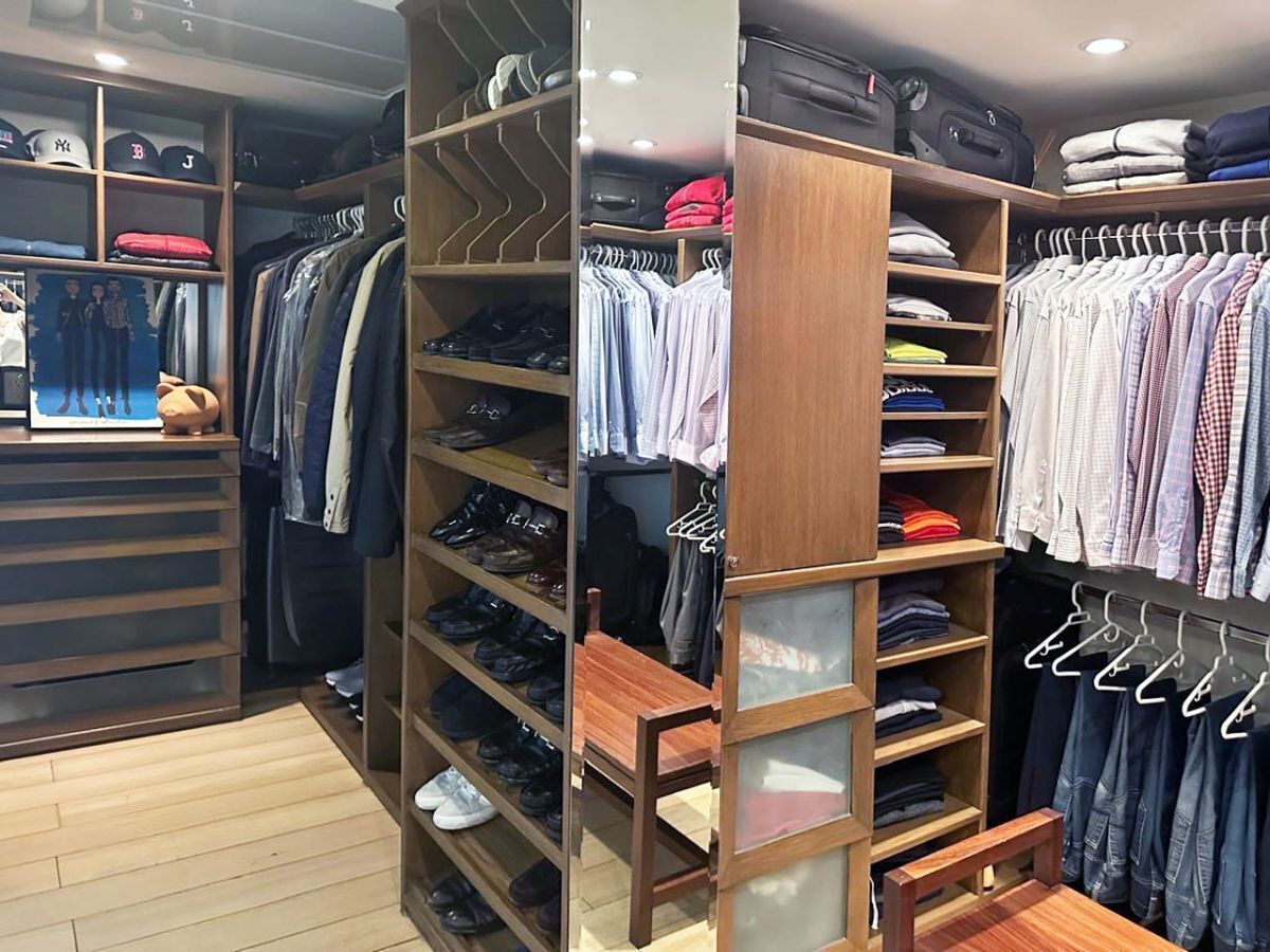 14 de 24: Vestidor principal