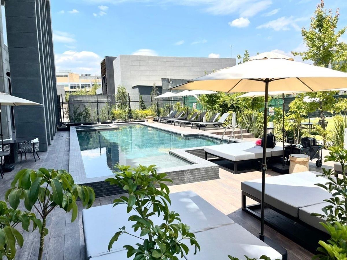 23 of 36: Alberca externa