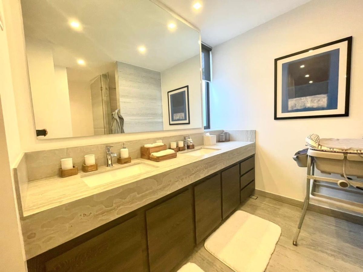 16 of 36: Baño principal