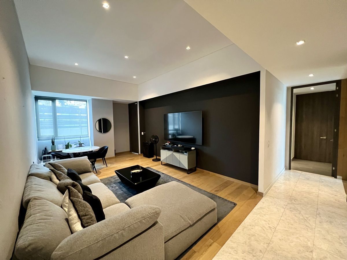 12 of 36: Family con acceso a cocina y área social por ambos extremos