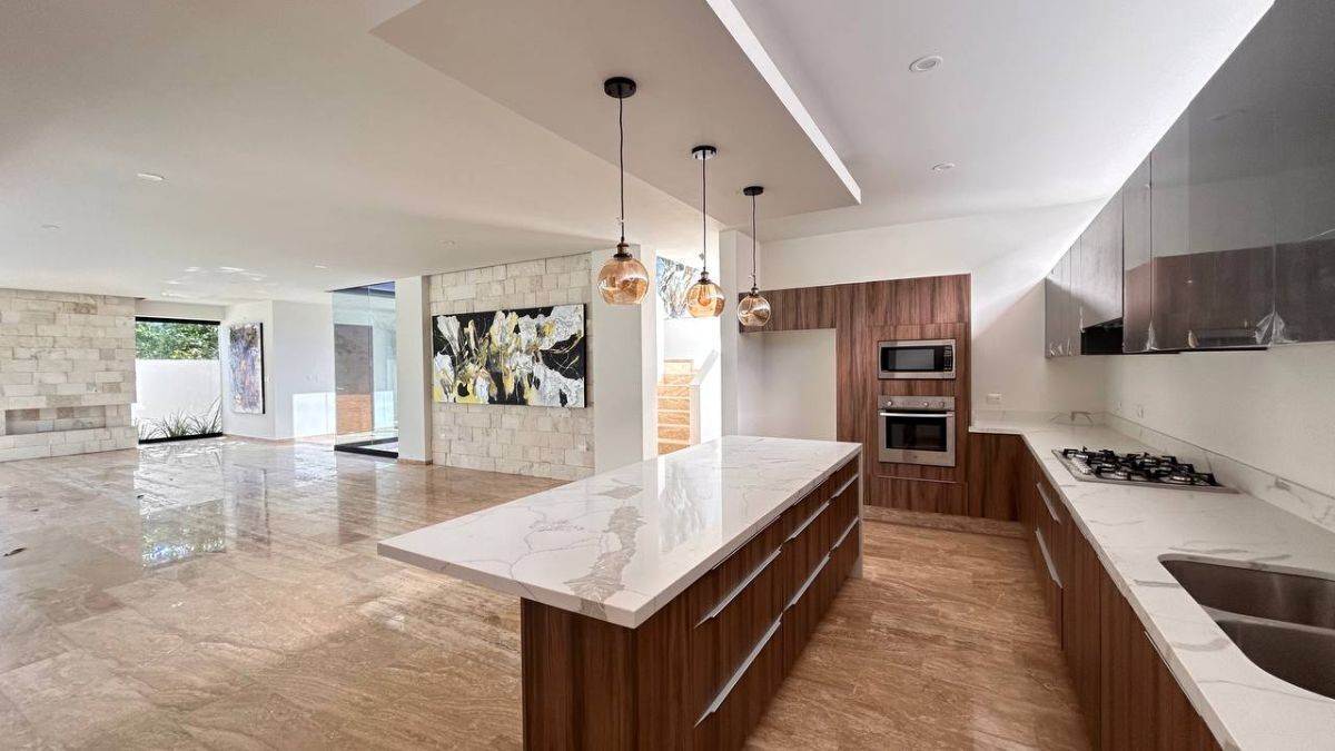 1 of 15: COCINA