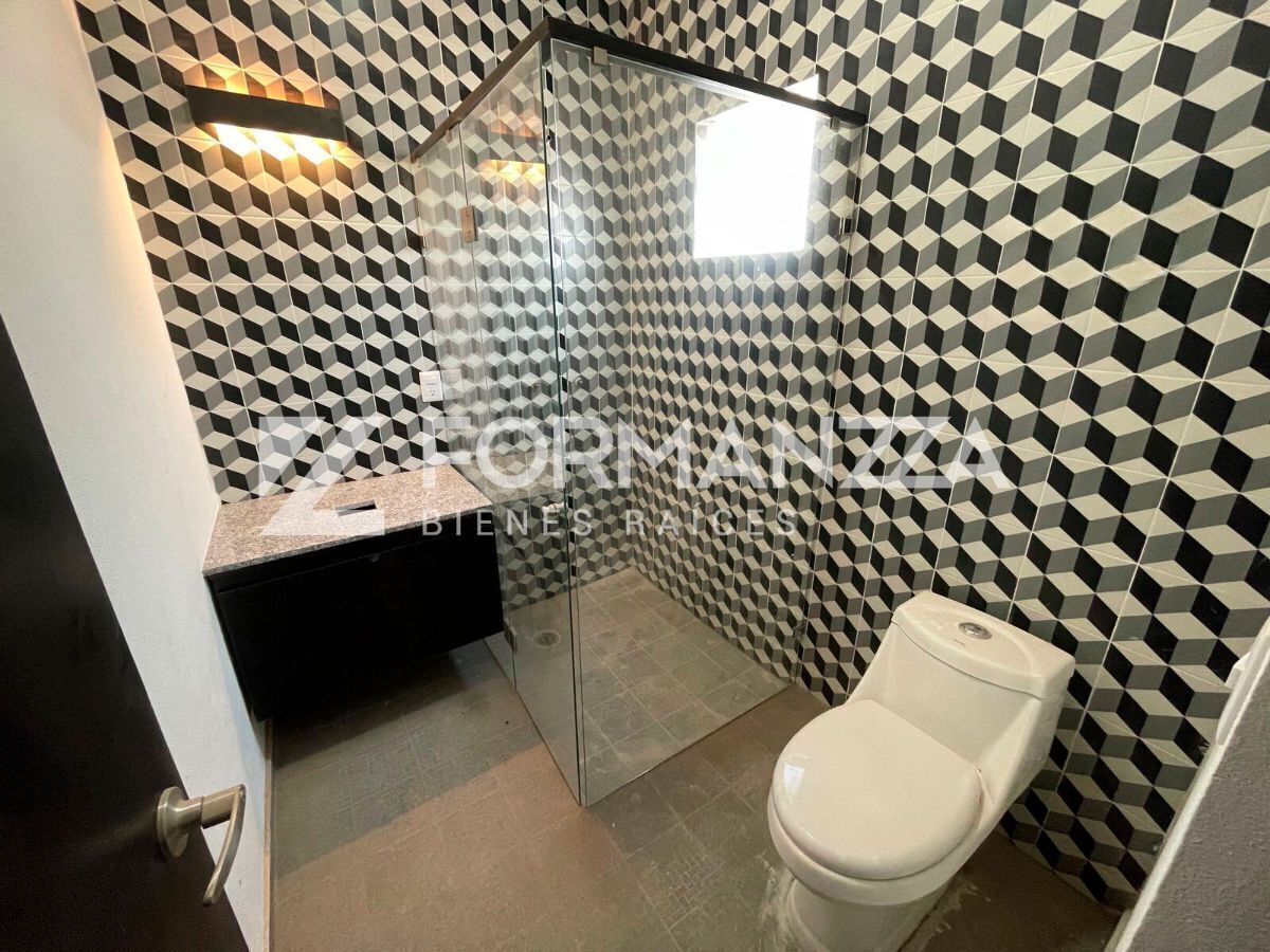 baño exclusivo de la recámara en planta baja