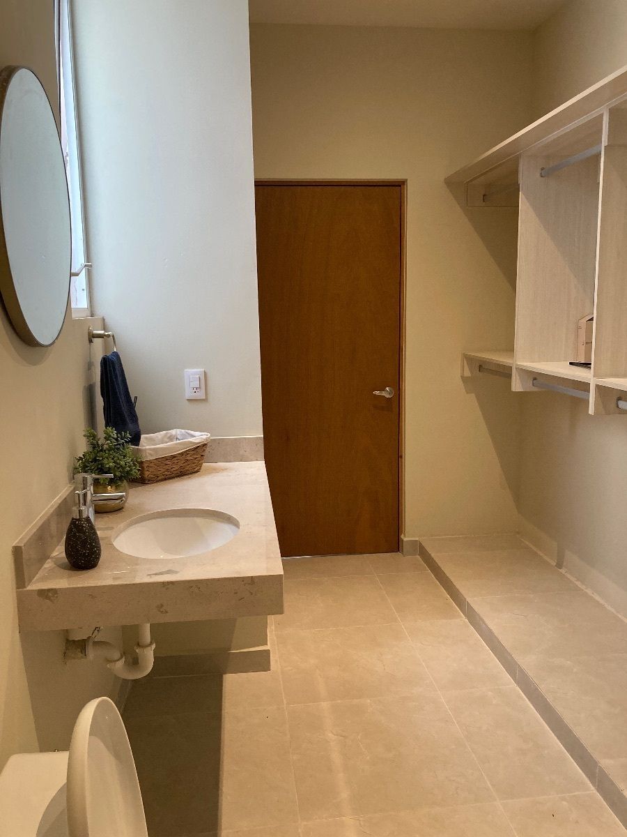 22 de 25: Baño y área de vestidor