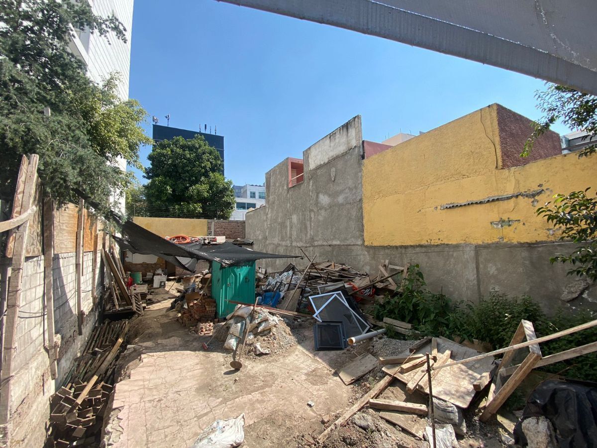 1 de 4: Interior del terreno