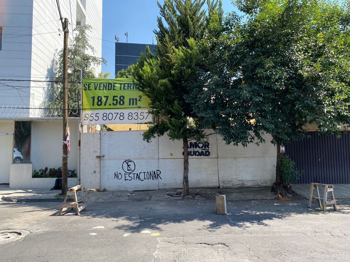 3 de 4: Fachada del terreno