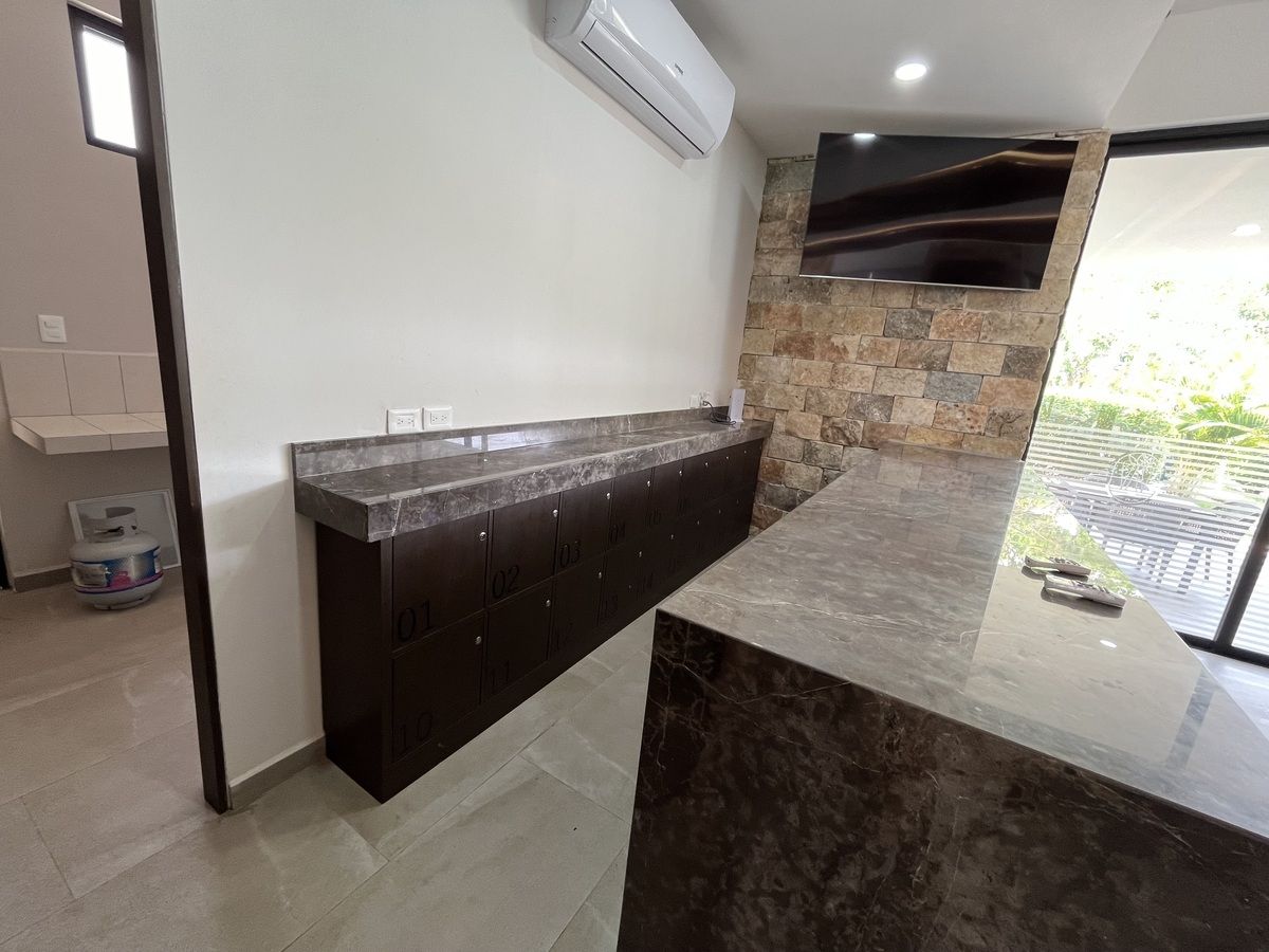 36 de 38: barra / bar área común