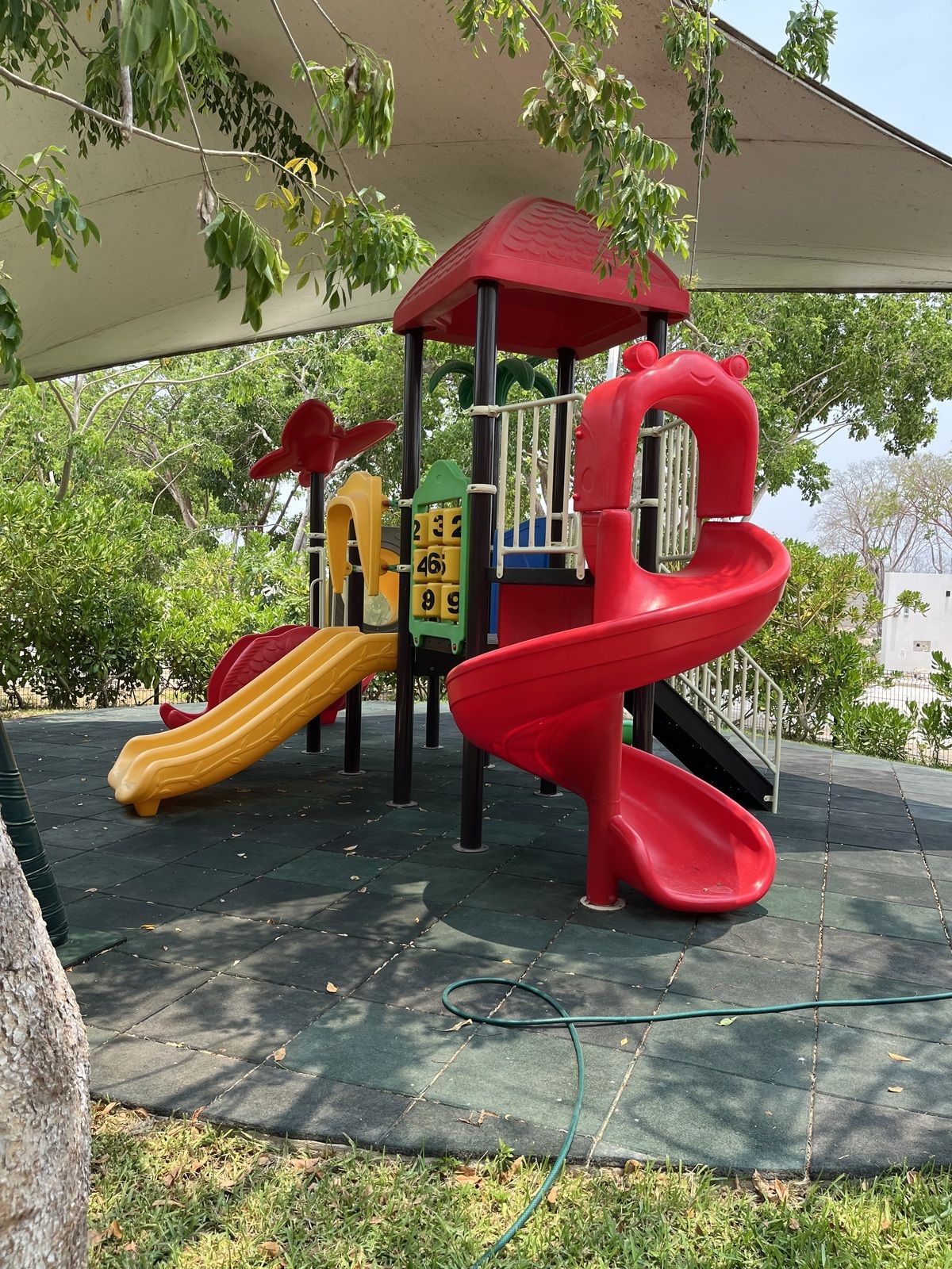 34 de 38: área de juegos para niños área común