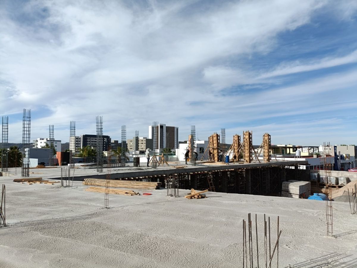 Venta local comercial en plaza en Cañadas del lago, Corregidora. Querétaro