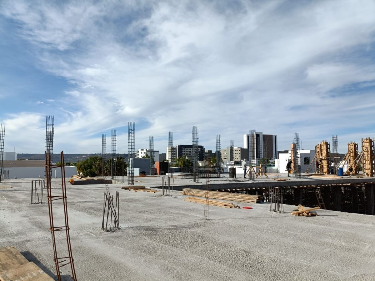 Venta local comercial en plaza en Cañadas del lago, Corregidora. Querétaro